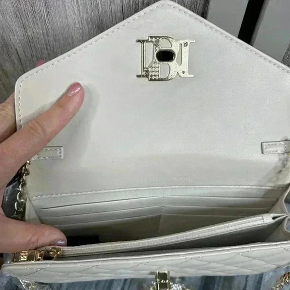 Badgley Mischka Clutch Vegan Leather Ivory Chain Shoulder Strap NEW - Picture 7 of 12